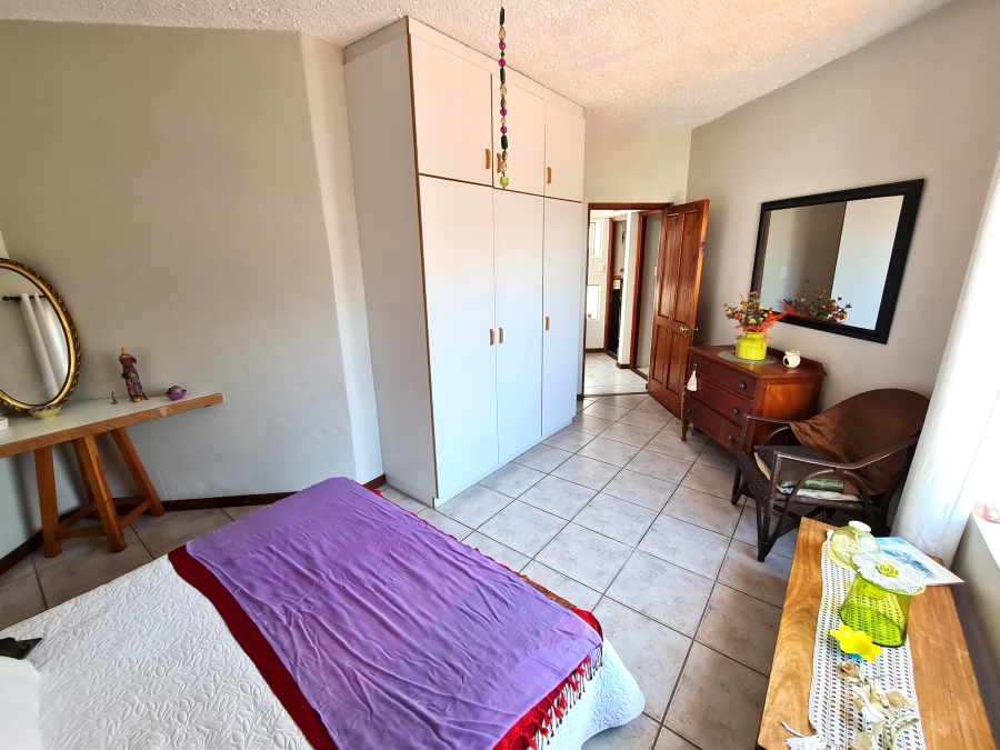 5 Bedroom Property for Sale in Wavecrest Eastern Cape